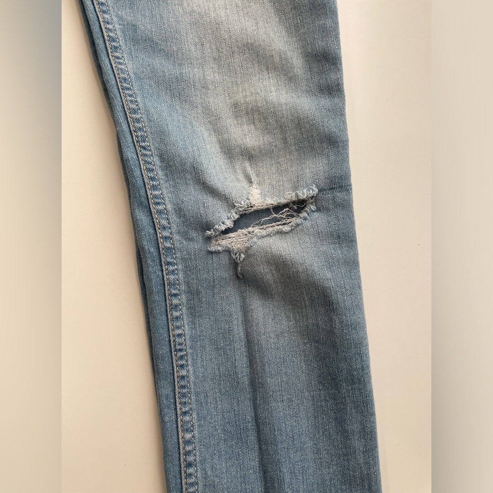 2 pairs of Hollister Jeans - Picture 9 of 13